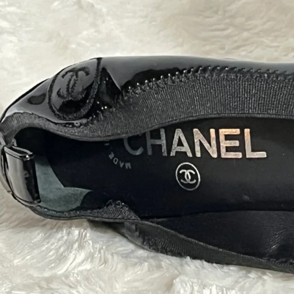 CHANEL Black Patent Leather CC Scrunch Block Heel Pumps EU Size 36, US Size 6 - Picture 6 of 15